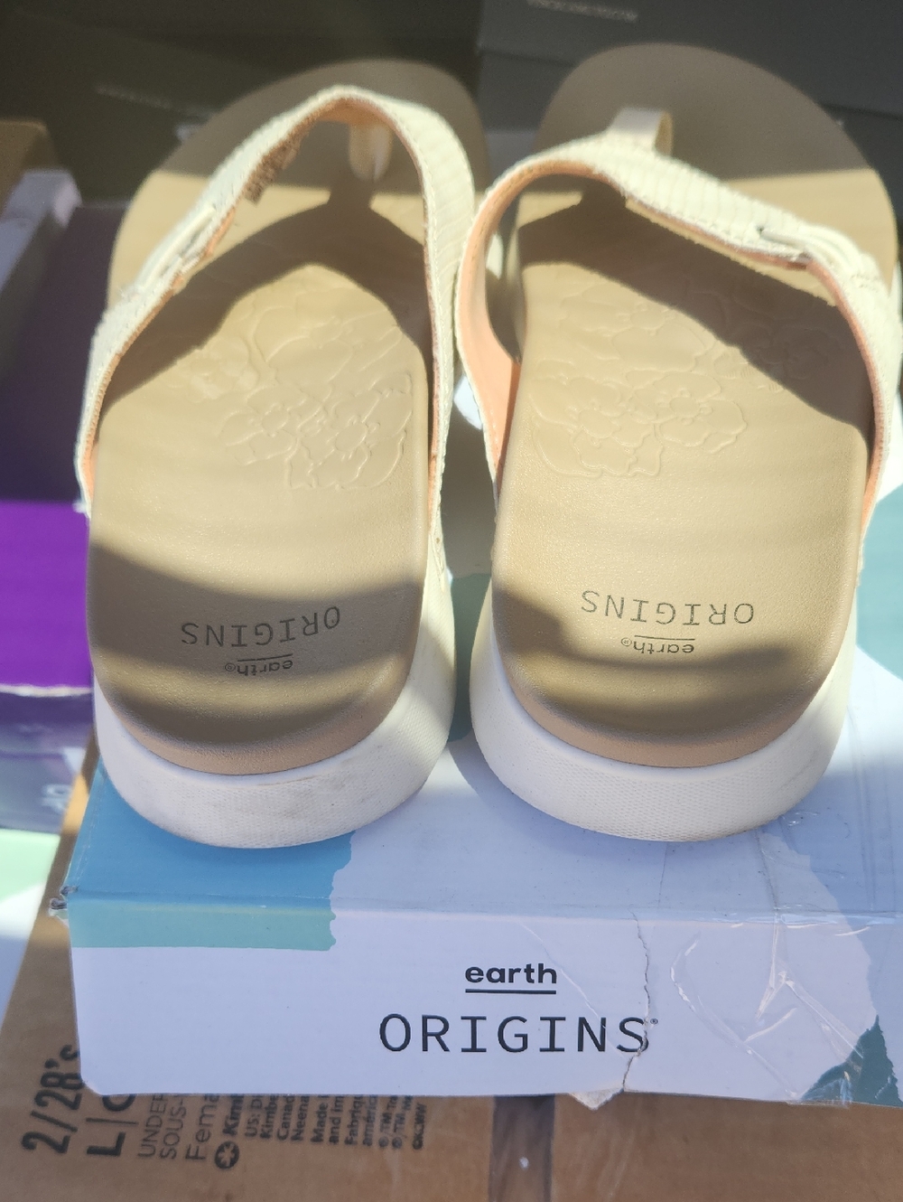 Earth Origins Women's Cream and Tan Platform Flip Flops Sz 9